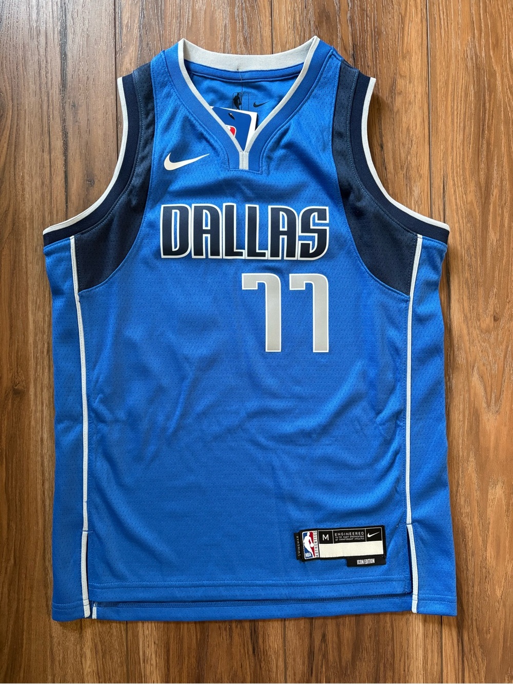 Dallas Mavericks Luka Doncic jersey in youth medium - new with tags